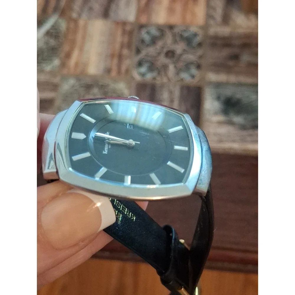 Kenneth Cole KC1200 Mens Silvertone Watch. Black Leather Band,Date Display. Used
